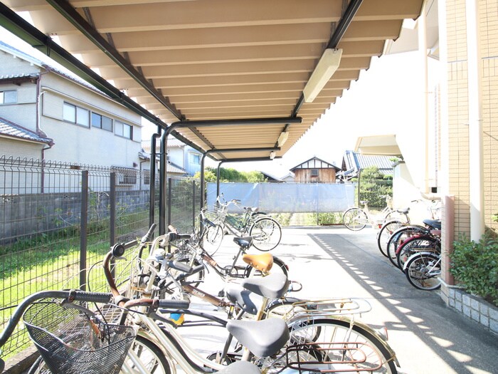 物件外観写真5　(駐輪場)