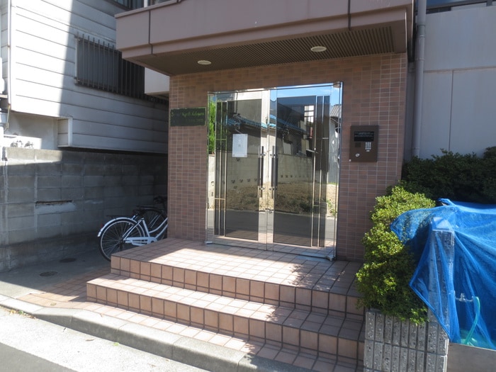 物件外観写真2　(エントランス部分)