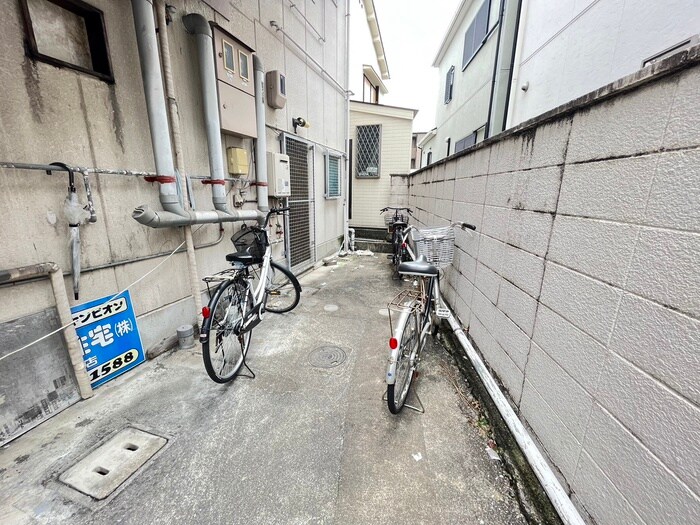 物件外観写真3　(駐輪場)