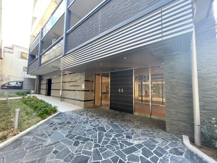 物件外観写真3　(エントランス部分)