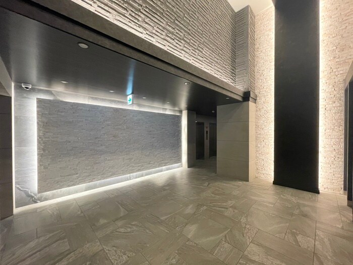 物件外観写真4　(エントランス部分)