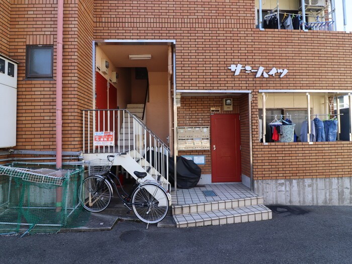物件外観写真3　(エントランス部分)