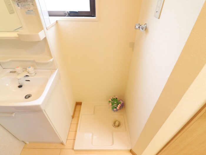 物件内観写真11　(洗濯機置場)