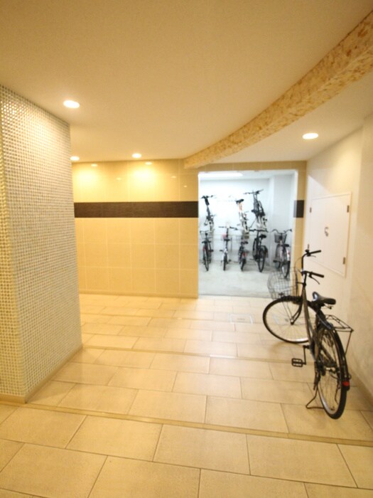 物件外観写真4　(エントランス部分)