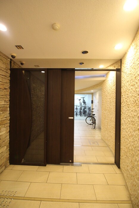 物件外観写真5　(エントランス部分)