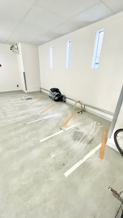 物件外観写真6　(バイク置き場)