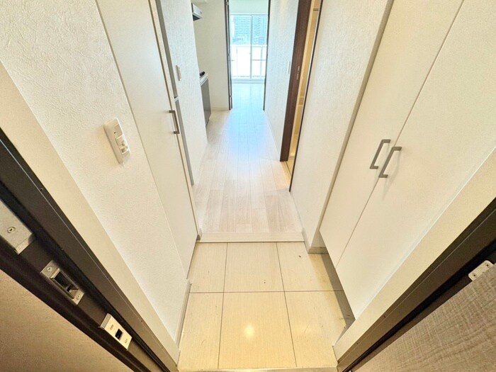 物件内観写真13　(玄関)