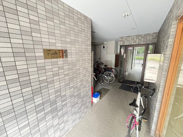 物件外観写真3　(エントランス部分)