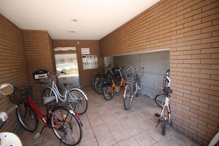 物件外観写真3　(駐輪場)