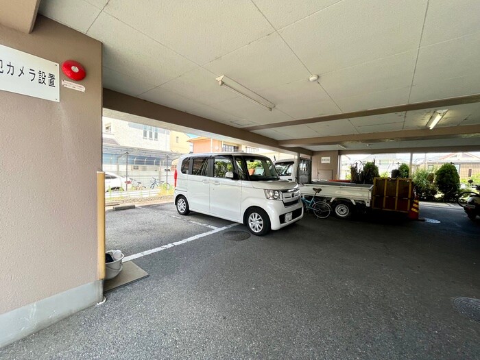 物件外観写真3　(駐車場)