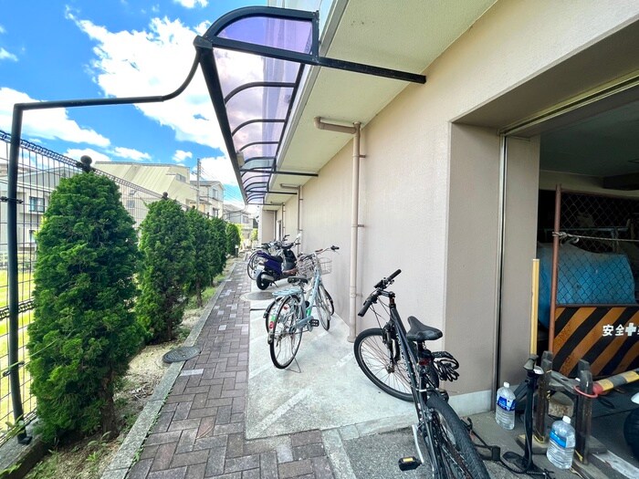 物件外観写真4　(駐輪場)