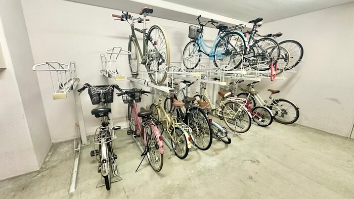 物件外観写真5　(駐輪場)