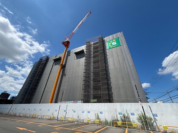 建築中