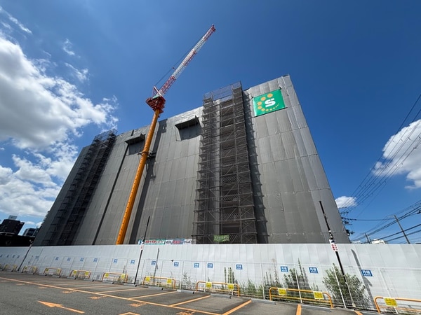 建築中