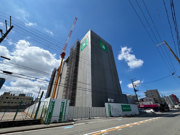 建築中