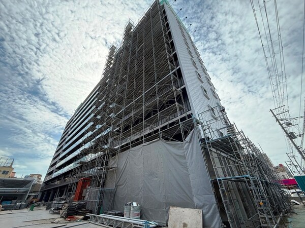 建築中