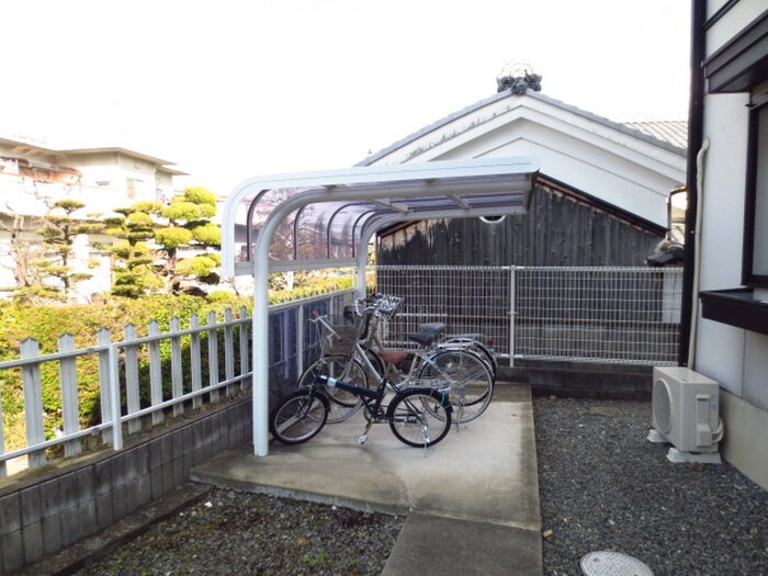 物件外観写真2　(駐輪場)