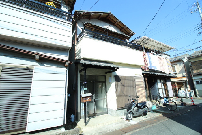 ｶﾗｰｽﾞﾋﾞﾝﾃｰｼﾞ２号館　尻江戸建