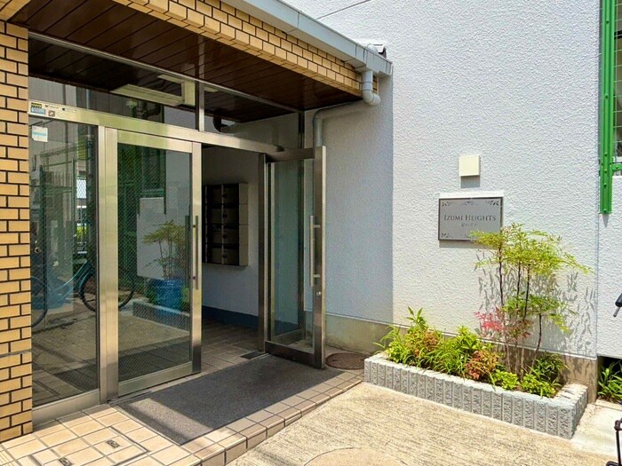 物件外観写真2　(エントランス部分)