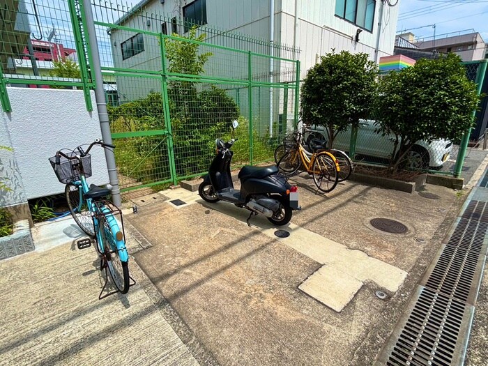 物件外観写真3　(駐輪場)