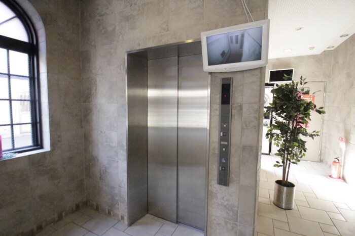 物件外観写真6　(バイク置き場)