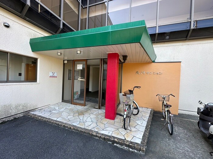 物件外観写真3　(エントランス部分)