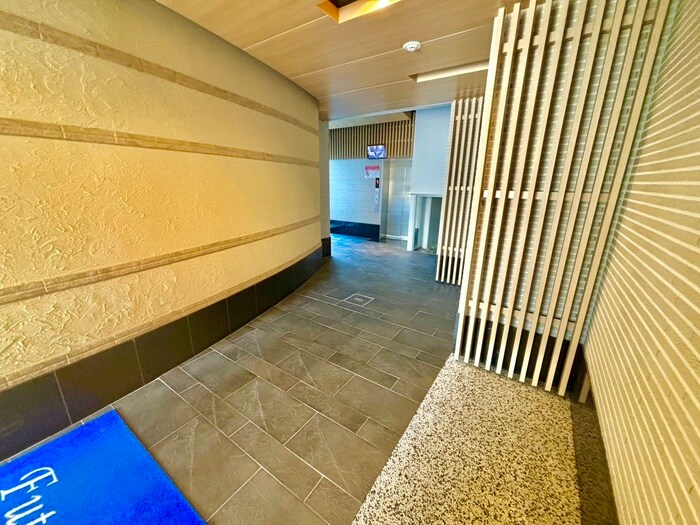 物件外観写真6　(エントランス部分)