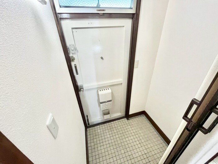 物件内観写真10　(玄関)