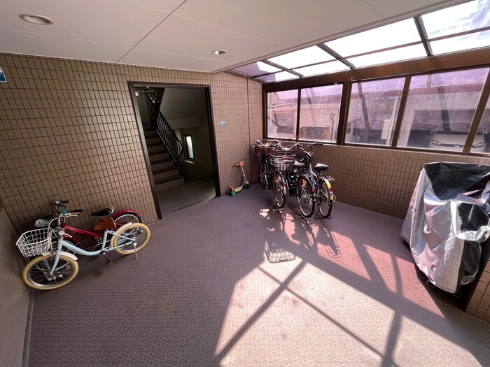 物件外観写真5　(駐輪場)