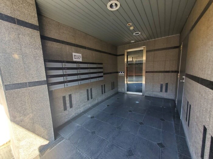 物件外観写真4　(エントランス部分)