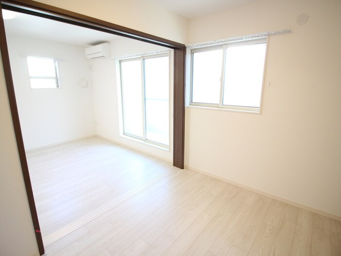 物件内観写真9　(居室)