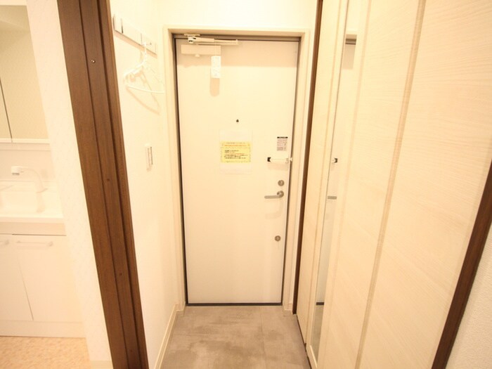 物件内観写真12　(玄関)