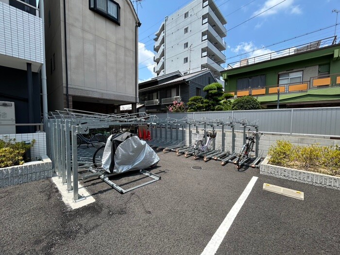 物件外観写真4　(駐輪場)