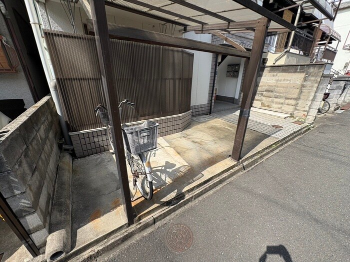 物件外観写真5　(駐輪場)