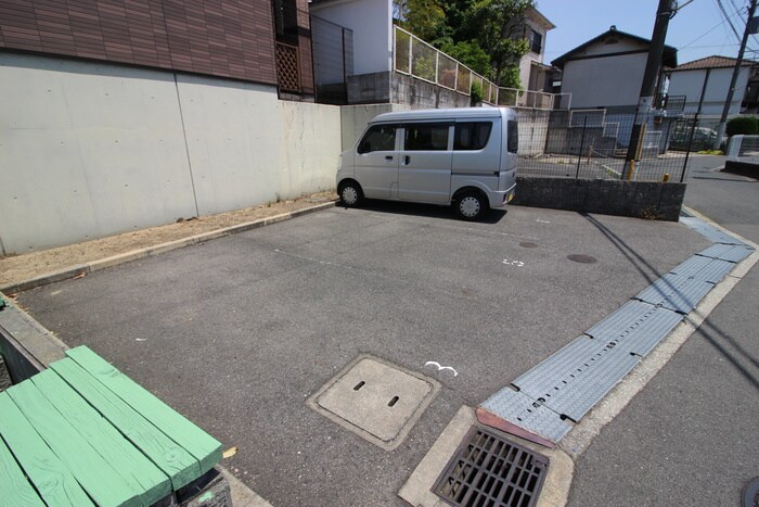 物件外観写真3　(駐車場)