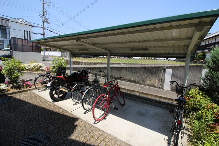 物件外観写真4　(駐輪場)