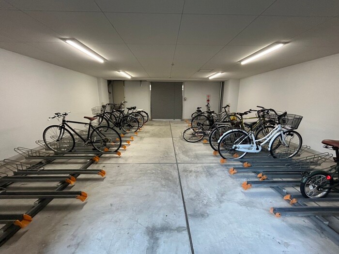 物件外観写真4　(駐輪場)