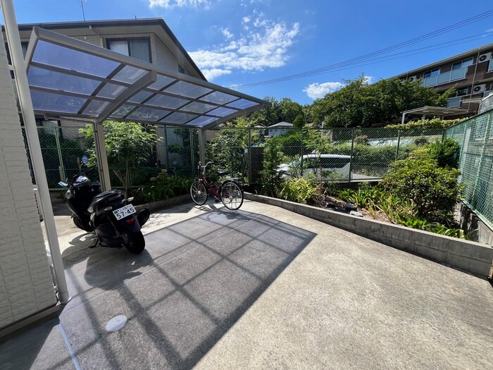 物件外観写真5　(駐輪場)