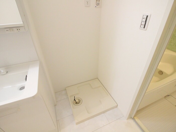 物件内観写真12　(洗濯機置場)