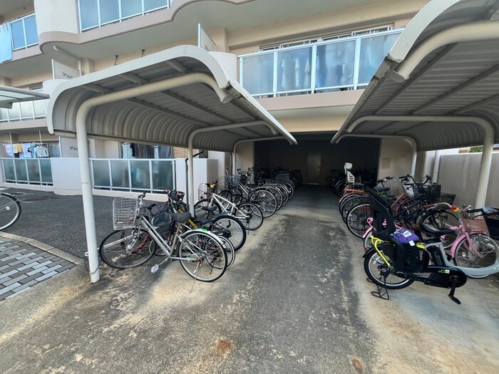 物件外観写真5　(駐輪場)