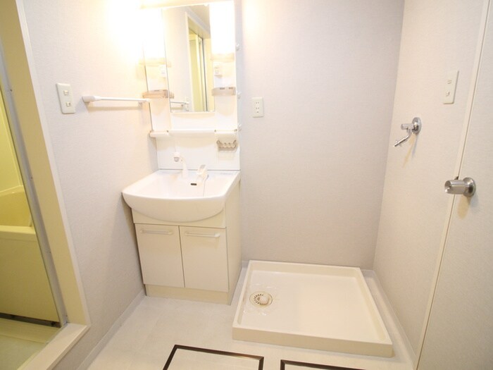 物件内観写真10　(洗濯機置場)