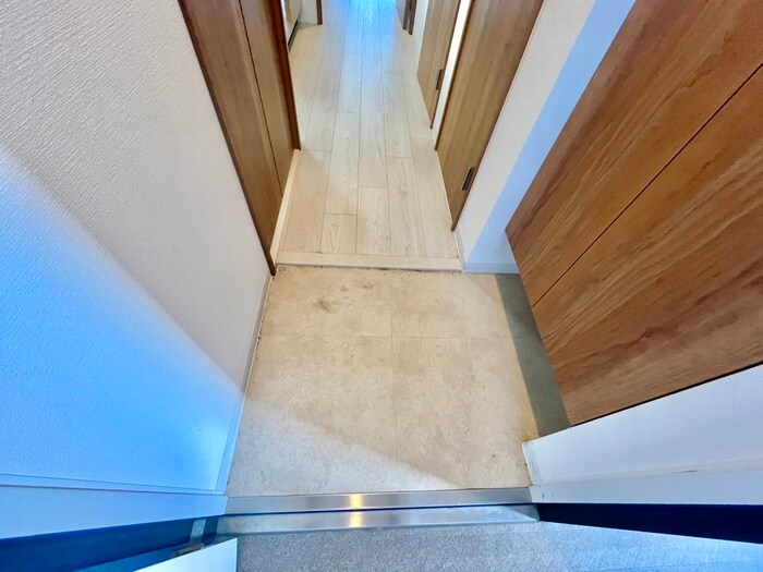 物件内観写真7　(玄関)