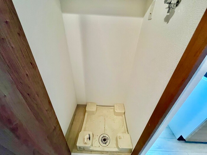 物件内観写真12　(洗濯機置場)