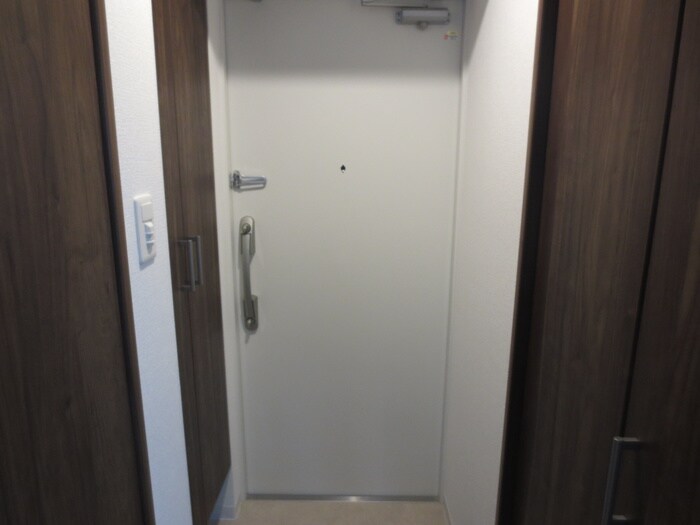 物件内観写真16　(玄関)