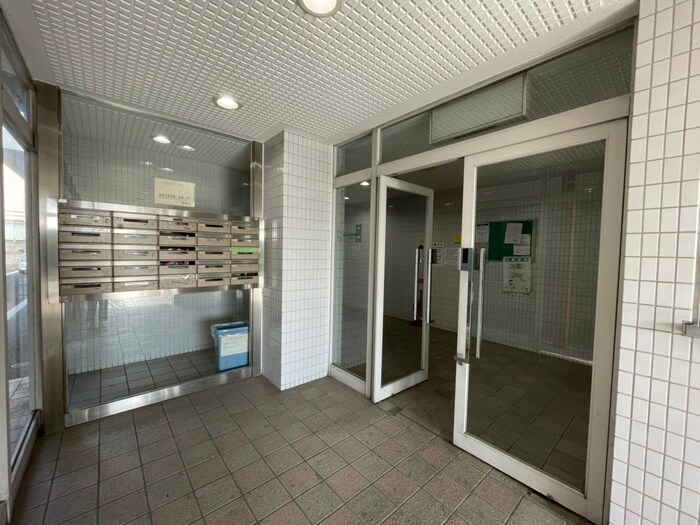 物件外観写真3　(エントランス部分)