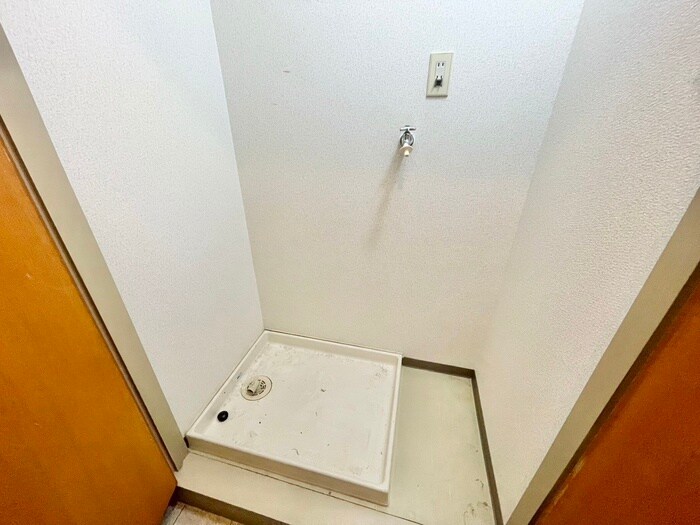 物件内観写真15　(洗濯機置場)
