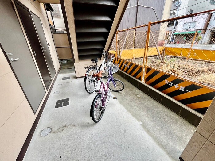 物件外観写真5　(駐輪場)