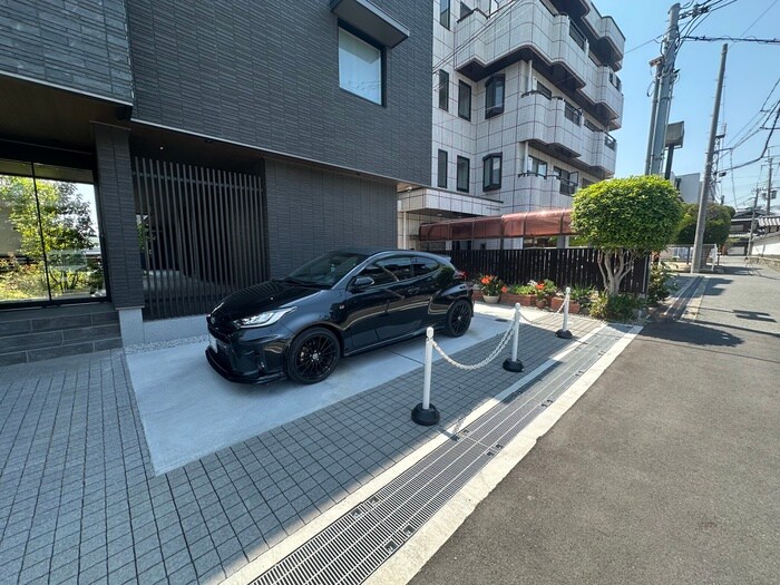 物件外観写真4　(駐車場)