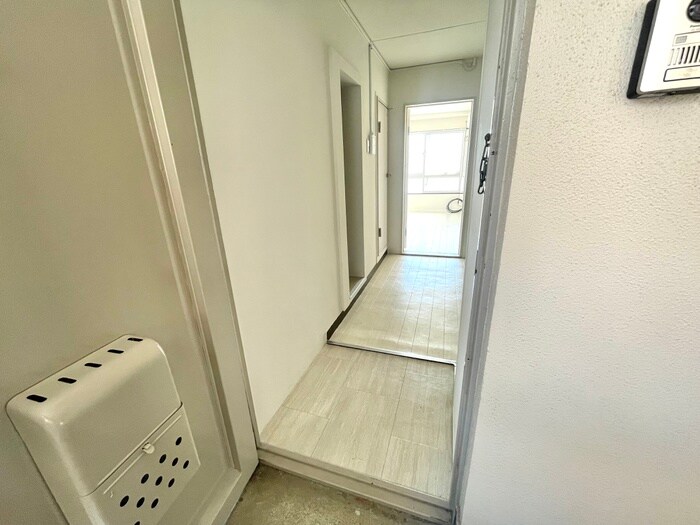 物件内観写真10　(玄関)