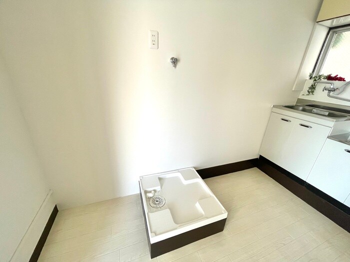 物件内観写真13　(洗濯機置場)